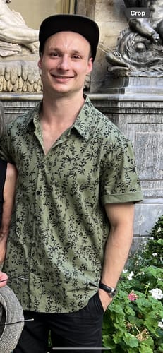 Customer photo review of Chemise rétro à manches courtes en coton vert hawaïen pour homme idéale pour les vacances estivales avec motifs floraux boutonnée