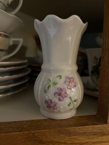 Customer photo review of Belleek Classic Irish Flax Mini Vase