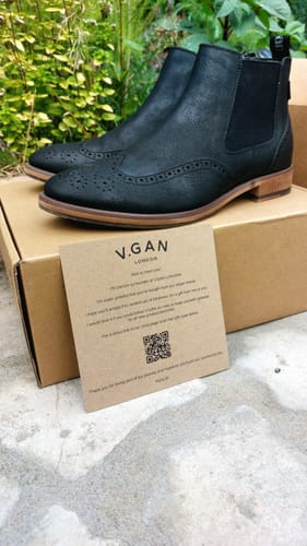 Customer photo review of Millet Chelsea Boots