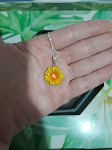 Customer photo review of Collar Girasol Mediano