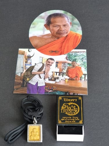 Customer photo review of Amulette Phra Pidta Kraduk Pee - Vénérable LP Winayu.