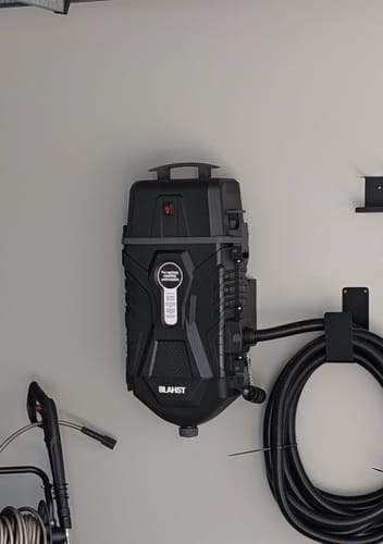 Customer photo review of K21 Wall-Mounted Vacuum