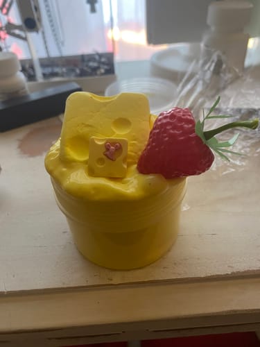 Customer photo review of Remy's Strawberry Cheesecake