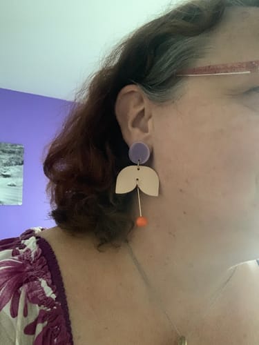 Dominique D. review of Grandes boucles d'oreilles pendantes à perles, lilas, beige et orange image 1 out of 1