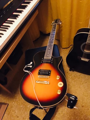 Customer photo review of Donner DL-124 LPタイプ 39インチエレキギター 初心者セット フルサイズ ポプラ材 HHピックアップ配列 専用ケース ストラップ シールド付
