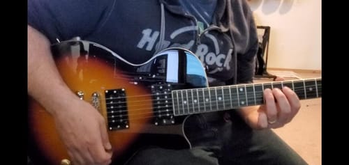 Customer photo review of Donner DL-124 LPタイプ 39インチエレキギター 初心者セット フルサイズ ポプラ材 HHピックアップ配列 専用ケース ストラップ シールド付