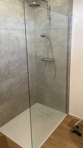 Customer photo review of SONNI Walk In/ Begehbare Dusche Duschabtrennung Duschwand Nano Klarglas Glasstärke 8mm Breite 70-120cm