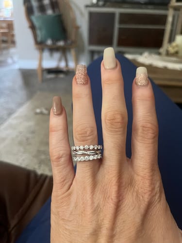 Customer photo review of Louily Moissanite Eternity 1.5 CT Round Cut Wedding Band
