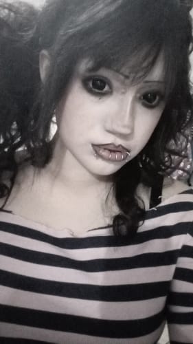Customer photo review of Linn's Sullen Doll Eye 17mm Mini Sclera Contact Lenses