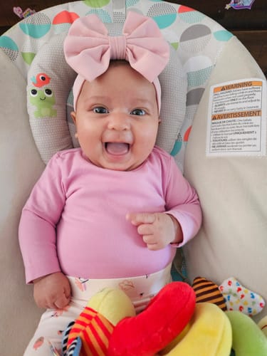 Customer photo review of SOFT BLUSH knit bow headband