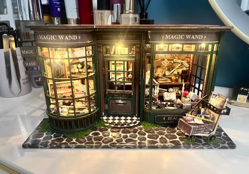 Customer photo review of Magic Wand Miniature Dollhouse Kit