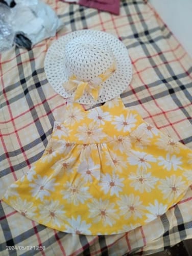 Customer photo review of Girls Daisy Dress With Hat Set