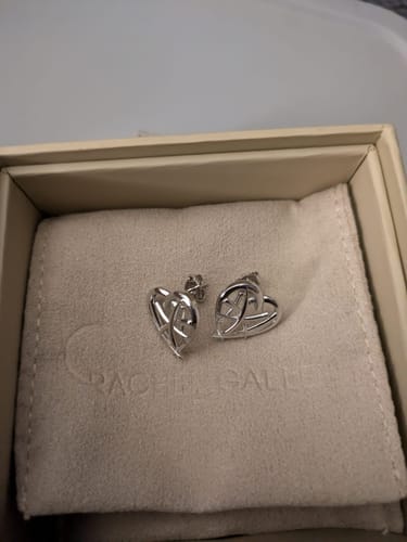 Customer photo review of Molto Heart Strand Stud Earrings