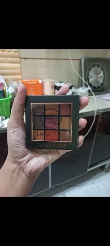 Customer photo review of Fantasy Eyeshadow (9 in 1)