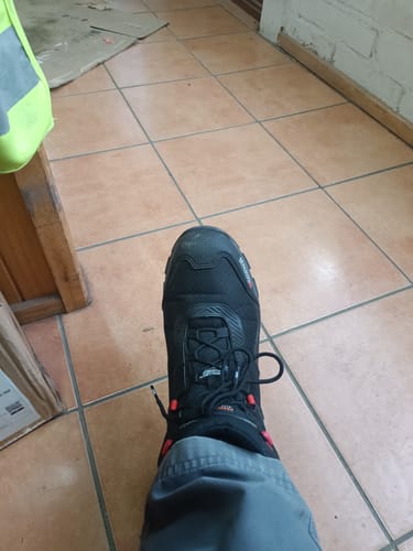 Customer photo review of Botín de Seguridad Lippi Stratos Mid Rojo