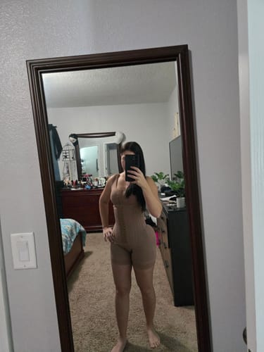 Customer photo review of Faja Linda 7011 Post Operatoria con 15 varillas 2 tallas más grande en los glúteos apertura Zona intima y realce en el gluteo