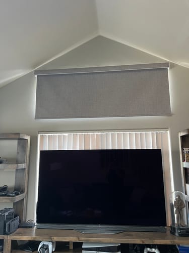 Customer photo review of SmartWings Motorized Roller Shades 100% Blackout Vigor
