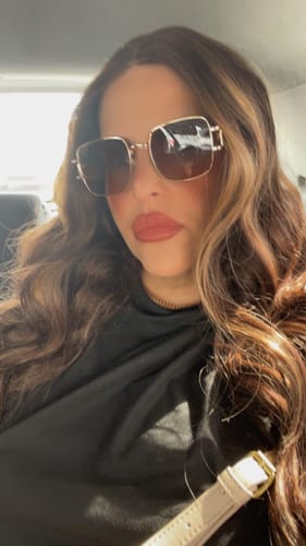 Customer photo review of פאה עם שביל לצד שיער שחור גלי