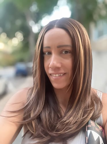 Customer photo review of פאה עם שיער חום גוונים אורך בינוני