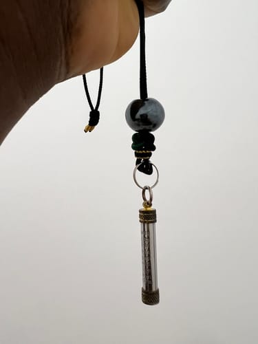 Customer photo review of Puissante amulette protectrice Takut Yant Kropetch - Armure de diamant.