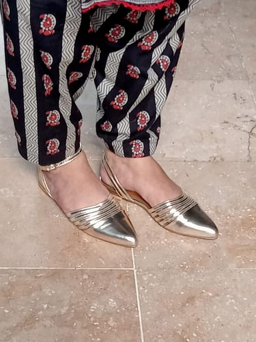 Customer photo review of PRETTY GOLD PUMPS (MULES) (Golden)