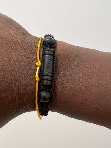 Customer photo review of Bracelets Sai Sin d'invulnérabilité avec perles en minerai de Lek Namphi.