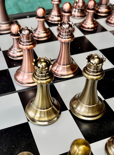Customer photo review of Piezas de Ajedrez de Metalizadas Cian y Bronce