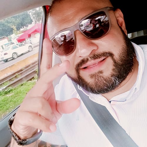 Customer photo review of Aceite y Shampoo Para Barba + Eau De Parfum · Paquete De 3 Piezas