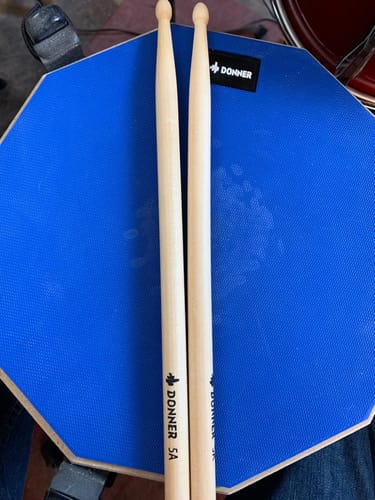 Customer photo review of Donner ドラム練習パッド トレーニングドラム ゴム製 スネアパッド スティック付 消音 8インチ(青)