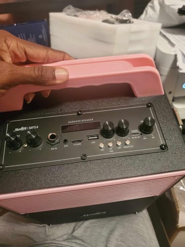 Customer photo review of Moukey カラオケマシン、ストラップ付きポータブルBluetooth PAシステム、大人用子供用ギフトアイデア、ディスコライト&エコー/高音/低音調整付き小型パーティースピーカー、TWS/AUX/USB/TF/FM対応 - MPS4ピンク