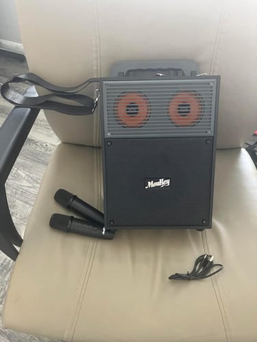 Customer photo review of Moukey カラオケマシン、大人用子供用ポータブルPAシステム、ストラップ付きBluetoothカラオケスピーカー、ワイヤレスマイク2本、ディスコライト付き小型パーティースピーカー、TWS/AUX/USB/TF/FM - MPS4グレー
