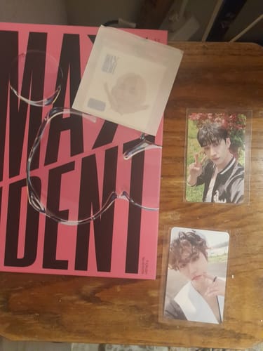 Customer photo review of STRAY KIDS - 7TH MINI ALBUM MAXIDENT STANDARD EDITION