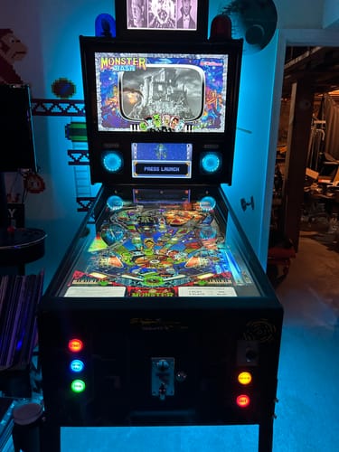 Customer photo review of ABVIDEOARCADES 120hz Virtual Pinball New Pinup Popper system 1330 pinball games + 1000 jukebox song.