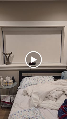 Customer video review of SmartWings Motorized Roller Shades 100% Blackout Linen