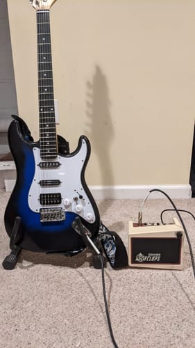 Customer photo review of Donner ミニギターアンプ 5W 7種類アンプモデル モデリングアンプ コンパクト 40種類ドラムマシンタイプ ディレイ リバーブ エフェクター内蔵 ワイヤレス接続 電池駆動 ヘッドホンとAUX IN端子付き 自宅練習
