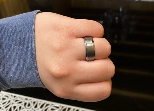 Reseña con foto de un cliente sobre Anillo Essential Strong Silver Carburo de Tungsteno