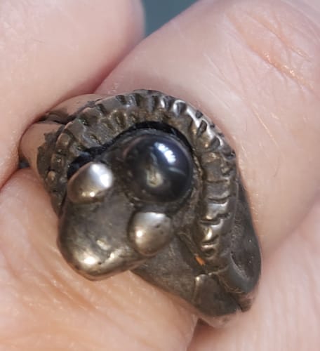 Customer photo review of Puissante bague de pouvoir des Nâgas (avec cabochon de Lek Laï Nam Rong) - Très Vénérable LP Oun.