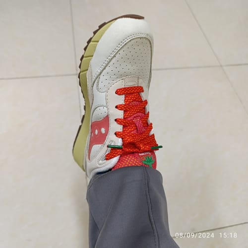 Customer photo review of Saucony Unisex Shadow 6000 New York Cheesecake