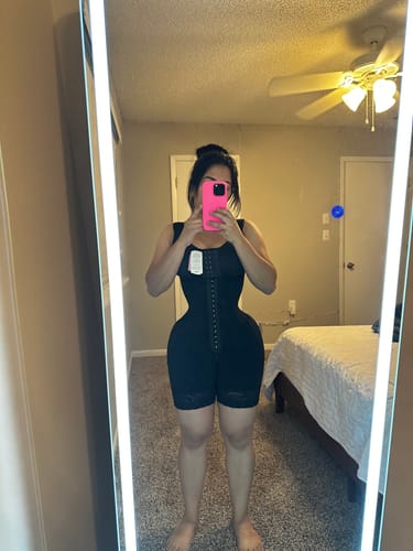 Customer photo review of Faja Sara 7001 Post Operatoria 3ra Etapa 4 tallas más grande en los glúteos y zipper en la zona intima