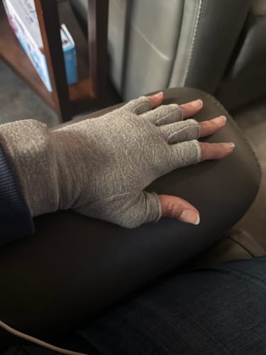 Customer photo review of Premium Onecompress™ Gloves