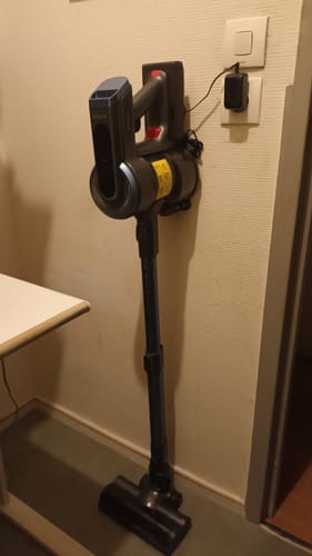 Customer photo review of Aspirateur Balai Sans fil / Tout-en-un / Forte puissance d'aspiration / Écran tactile / Aspirateur sans sac pour sols et tapis / Autonomie de 55 min / 400W