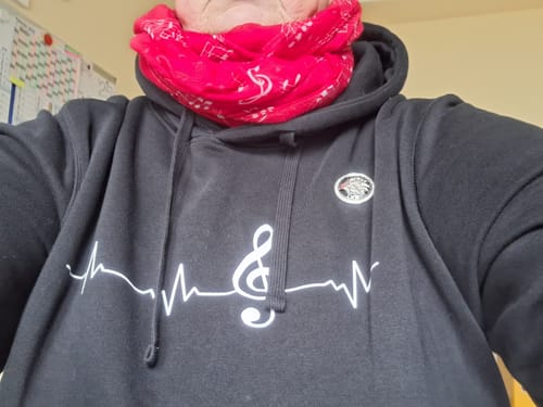 Customer photo review of Mein Herz schlägt für Musik – Premium Bio Hoodie