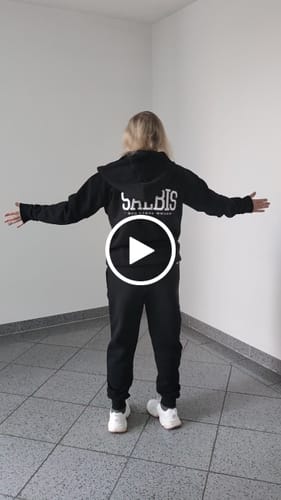 Customer video review of Lifestyle Damen Jogginghose schwarz mit Stickerei by SAEBIS®