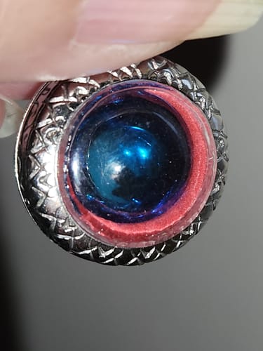 Customer photo review of Petits cristaux des Nâgas en pendentifs.