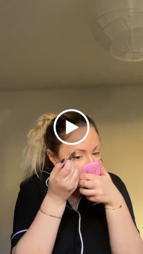 Customer video review of FYNE STROKES BROW PEN
