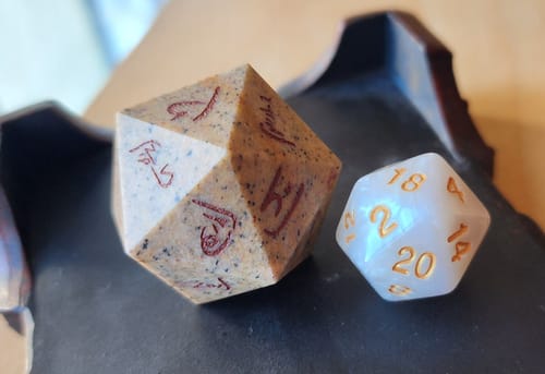 Customer photo review of Hindi Prismatic Glass 30mm d20 - Dice Around the World Collection