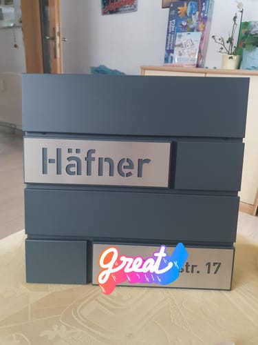 Customer photo review of AlbersDesign Briefkasten B4 anthrazit (RAL7016) personalisiert mit Edelstahl-Schildern