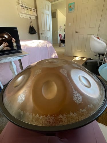 Customer photo review of Cosmos Handpan - Golden Mandarins 12 Notes in D Minor - Tambourine Gift Set