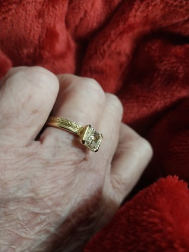 Customer photo review of Vintage 18k Yellow Gold Engraved Zig-Zag Band Ring 5.75