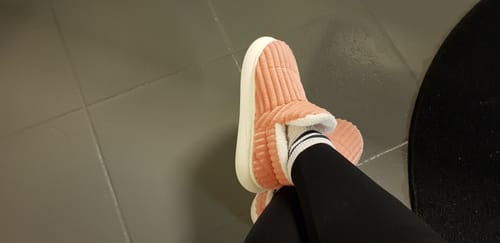 Customer photo review of HappyFlops Cozy